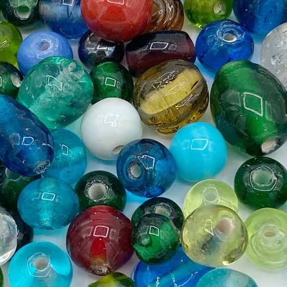 Glass Beads Mix Assorted Colors Shapes and Sizes 150 Glass Beads - Picture 5 of 5